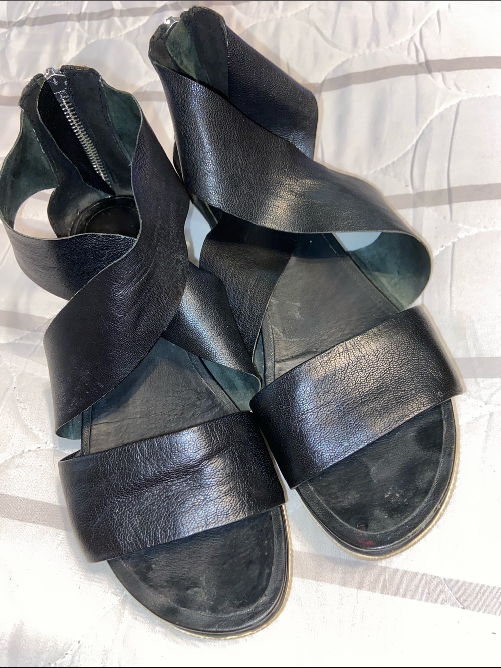 EILEEN FISHER BLACK LEATHER SANDALS Sport CrissCross